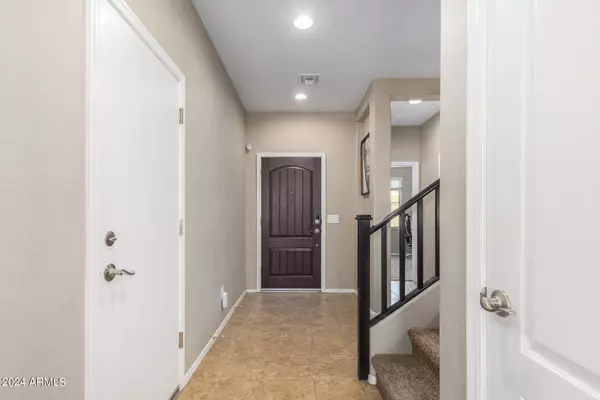 811 E GOLD DUST Way, San Tan Valley, AZ 85143