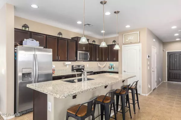 811 E GOLD DUST Way, San Tan Valley, AZ 85143