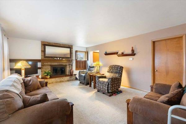 210 Pleasant Drive, Waunakee, WI 53597