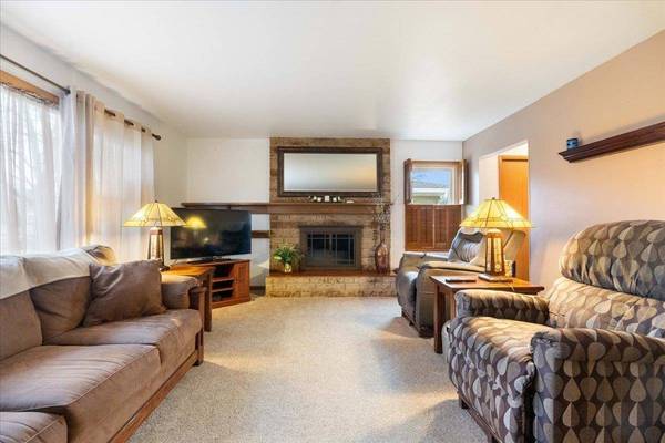 210 Pleasant Drive, Waunakee, WI 53597