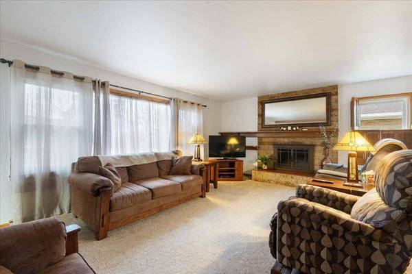 210 Pleasant Drive, Waunakee, WI 53597