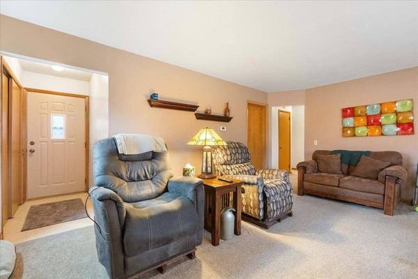 210 Pleasant Drive, Waunakee, WI 53597