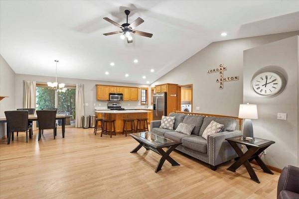 2101 Meadow Green, Stoughton, WI 53589