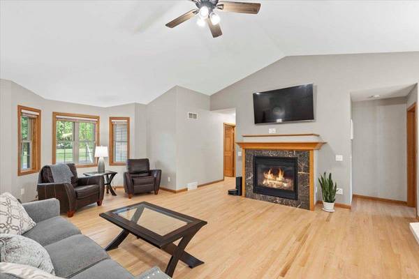 2101 Meadow Green, Stoughton, WI 53589