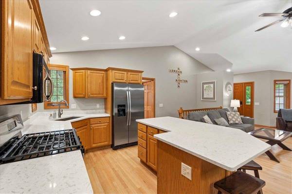 2101 Meadow Green, Stoughton, WI 53589