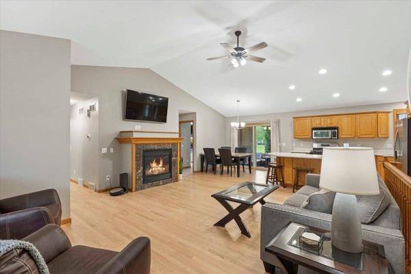 2101 Meadow Green, Stoughton, WI 53589