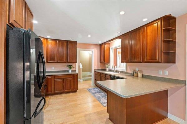 6821 Cross Country Road, Verona, WI 53593