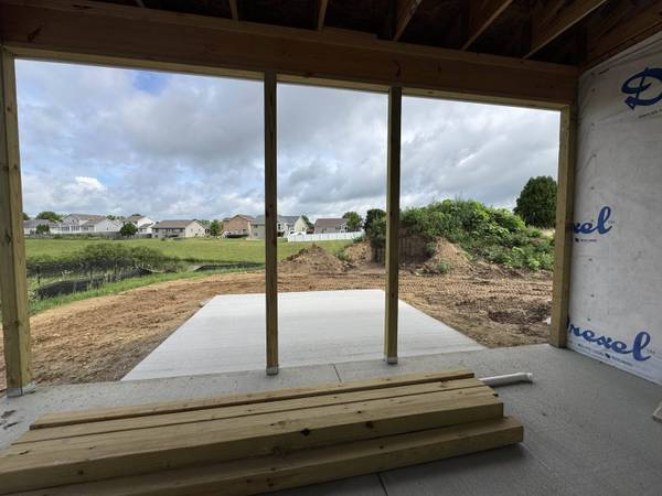 129 Douglas Drive, Brooklyn, WI 53521