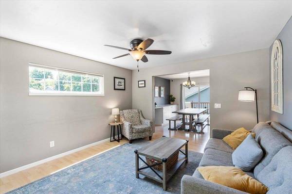 2 Yarrow Circle, Madison, WI 53719