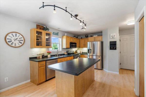 2 Yarrow Circle, Madison, WI 53719