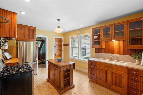 2146 Center Avenue, Madison, WI 53704