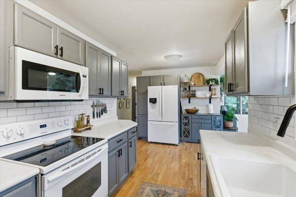 127 Thomson Lane, Oregon, WI 53575