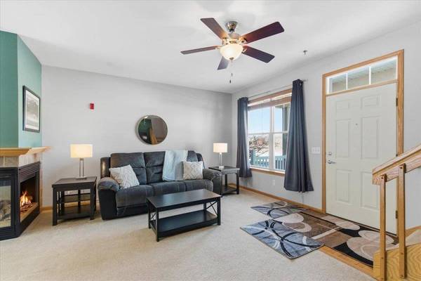 14 S Gardens Way, Fitchburg, WI 53711