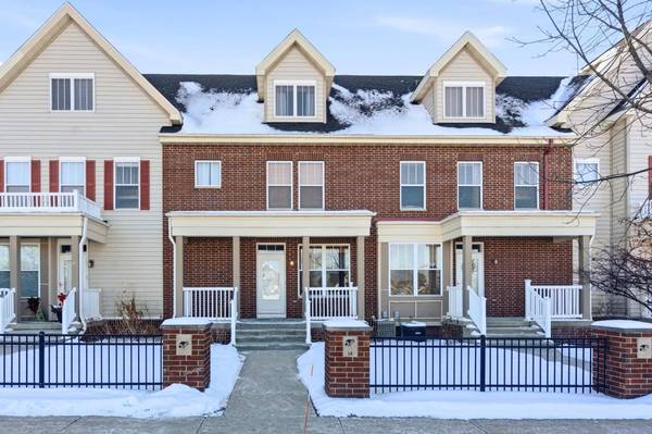 14 S Gardens Way, Fitchburg, WI 53711