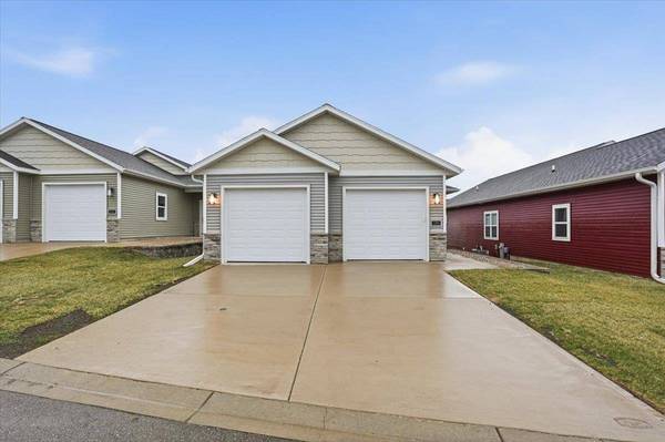 1206 Tivoli Circle, Oregon, WI 53575