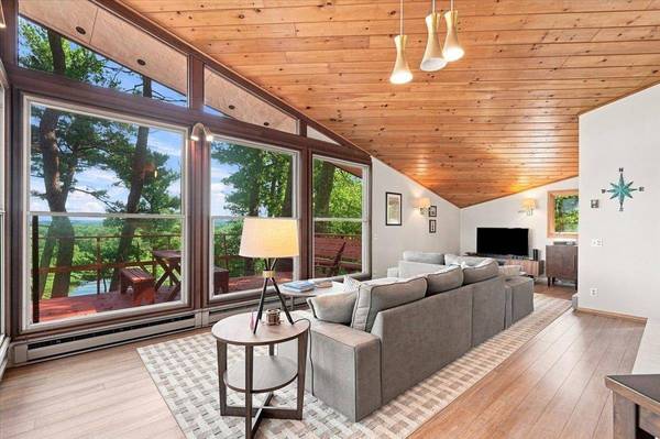 W10192 Schiefelbein Road, Poynette, WI 53955