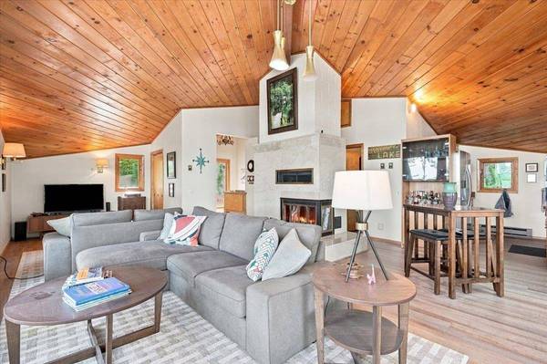 W10192 Schiefelbein Road, Poynette, WI 53955