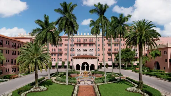 The Boca Raton Resort: An Honest Guide Before You Book ,Alex Mendel