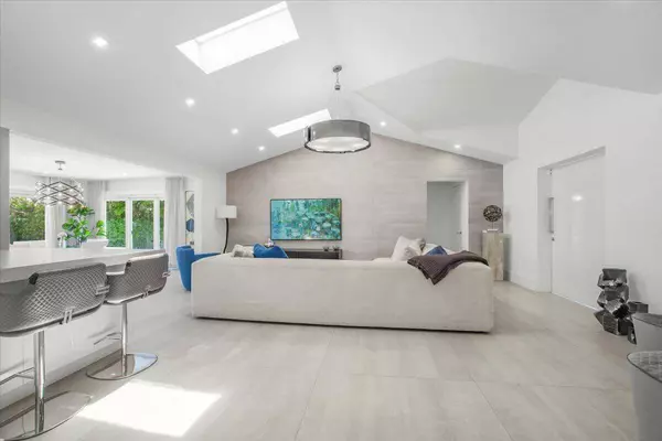 820 N Atlantic DR, Lantana, FL 33462