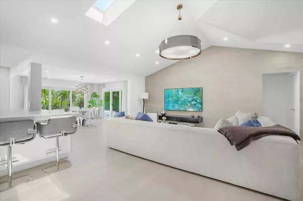 820 N Atlantic DR, Lantana, FL 33462