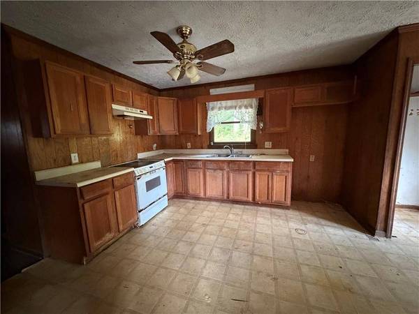 1018 Scott Brown RD SE, Fairmount, GA 30139