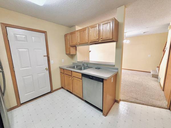 13207 Bush LN, Eden Prairie, MN 55347