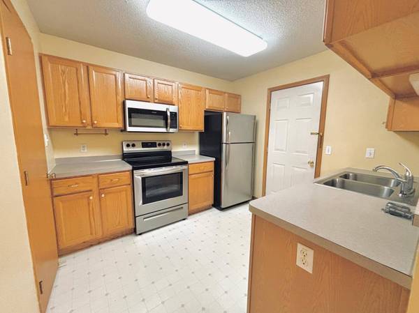 13207 Bush LN, Eden Prairie, MN 55347