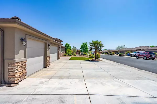1024 Painted Cloud Place, Washington, UT 84780