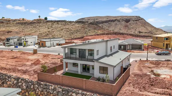 1033 E COYOTE CREST DR, Washington, UT 84780