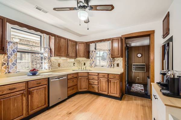 5444 N Lotus AVE, Chicago, IL 60630