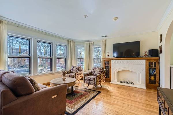 5444 N Lotus AVE, Chicago, IL 60630