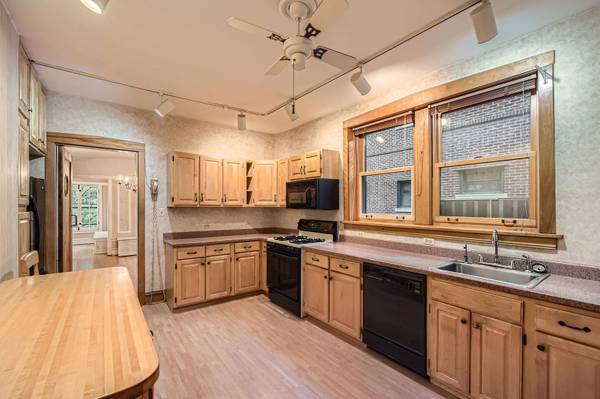 1331 W Greenleaf AVE #2, Chicago, IL 60626