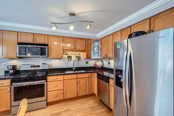 8712 W BERWYN AVE #3W, Chicago, IL 60656
