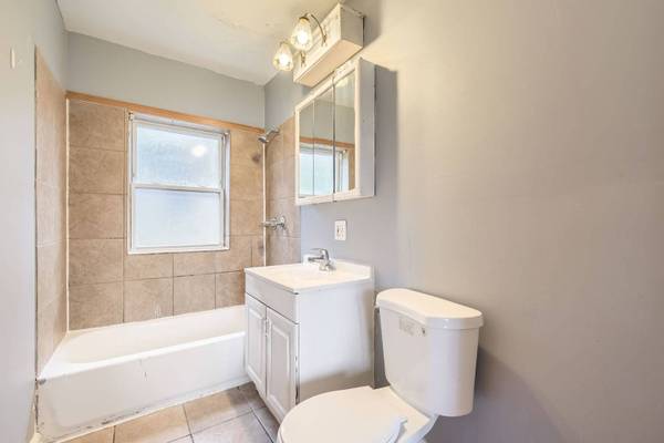 8151 S Bennett AVE, Chicago, IL 60617