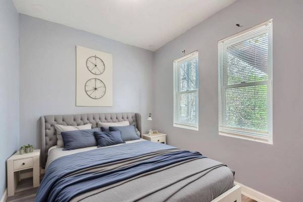 8151 S Bennett AVE, Chicago, IL 60617