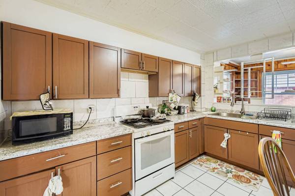 3300 N Osage AVE, Chicago, IL 60634