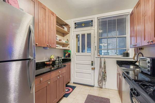 1529 W Estes AVE #1A, Chicago, IL 60626