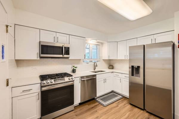 437 S Elmhurst RD, Mount Prospect, IL 60056