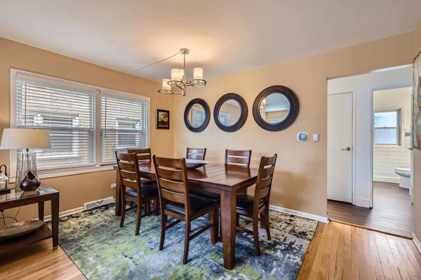 437 S Elmhurst RD, Mount Prospect, IL 60056