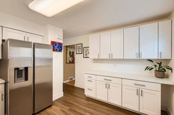 437 S Elmhurst RD, Mount Prospect, IL 60056