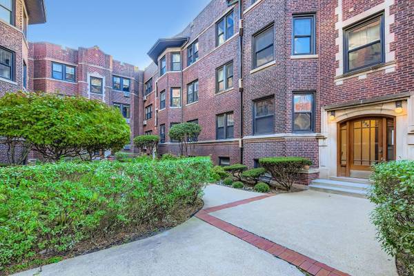 539 W Addison ST #2N, Chicago, IL 60613