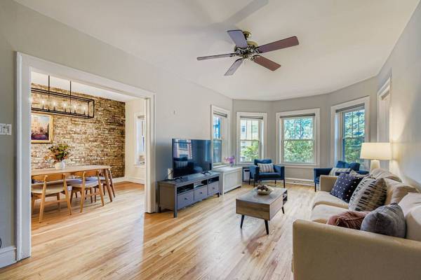 539 W Addison ST #2N, Chicago, IL 60613