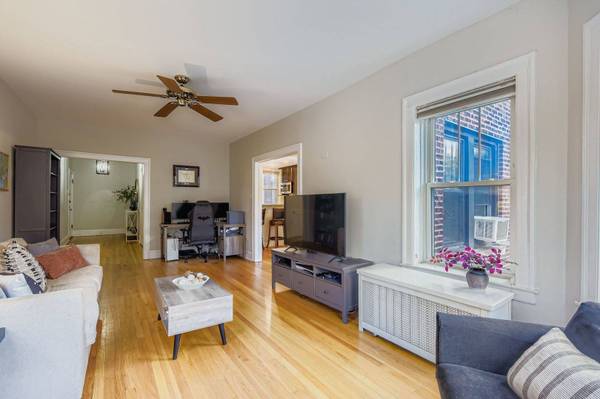 539 W Addison ST #2N, Chicago, IL 60613