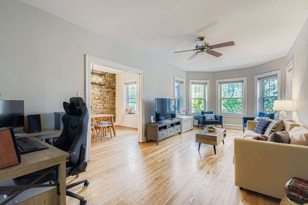 539 W Addison ST #2N, Chicago, IL 60613