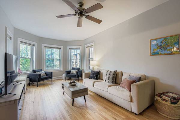 539 W Addison ST #2N, Chicago, IL 60613