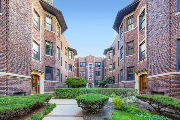 539 W Addison ST #2N, Chicago, IL 60613