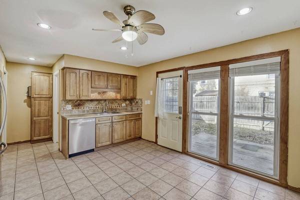 822 Colonial DR #B, Wheeling, IL 60090