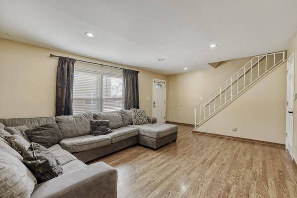 822 Colonial DR #B, Wheeling, IL 60090