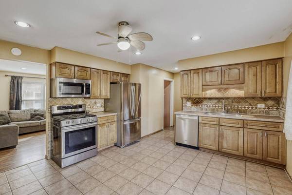 822 Colonial DR #B, Wheeling, IL 60090
