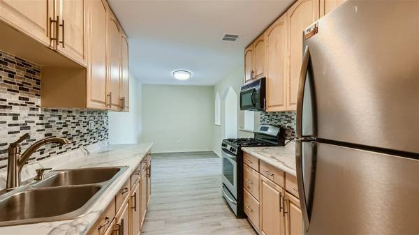 8936 N PARKSIDE AVE #311, Des Plaines, IL 60016